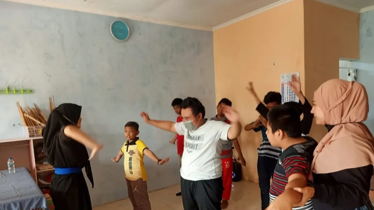 Kelas menarik anak disabilitas di Yayasan Ananda Mutiara (Y-AMI) Sidoarjo