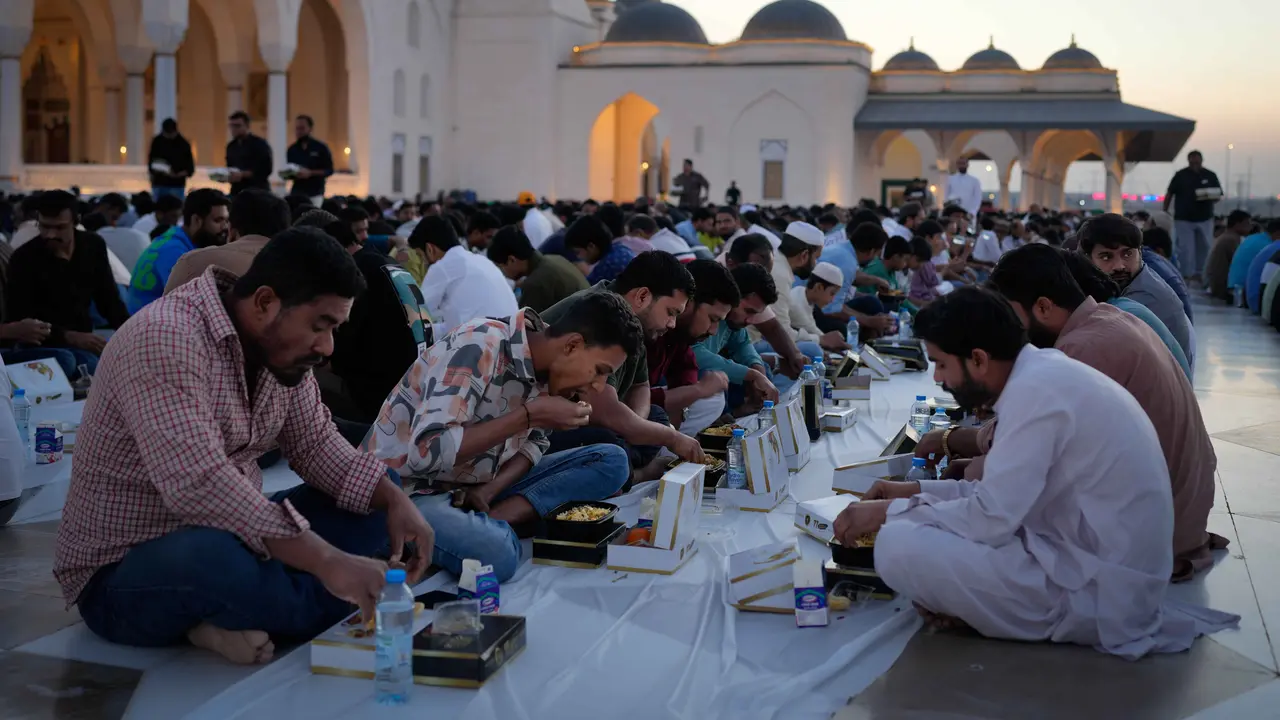 Bulan Ramadan Nikmati Waktu Berbuka Puasa di Masjid Agung Sharjah, Salah Satu yang Terbesar di Uni Emirat Arab