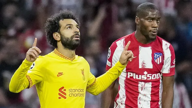 Foto: Antoine Griezmann Dikartu Merah, Mohamed Salah Bawa Liverpool Tekuk Atletico Madrid di Liga Champions