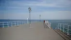 Seorang wanita beristirahat di pantai laut Baltik di Gdynia, Polandia utara (24/5/2019). Laut Baltik terletak di sebelah timur laut benua Eropa. Laut ini dibatasi oleh semenanjung Skandinavia, tanah daratan Eropa Tengah dan Timur serta Denmark. (AP Photo/Darko Vojinovic)