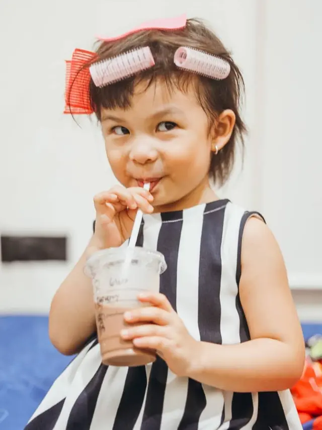 6 Potret Aksi Kocak Nastusha Anak Glenn Alinskie dan Chelsea Olivia, Bikin Gemas