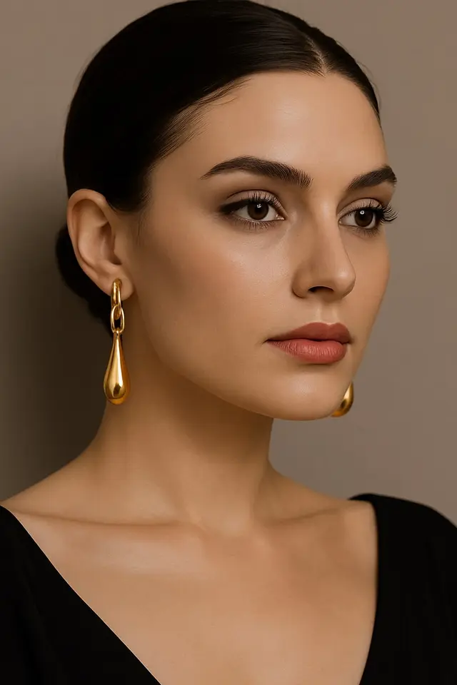 4. Anting Drop, Elegansi yang Menggantung