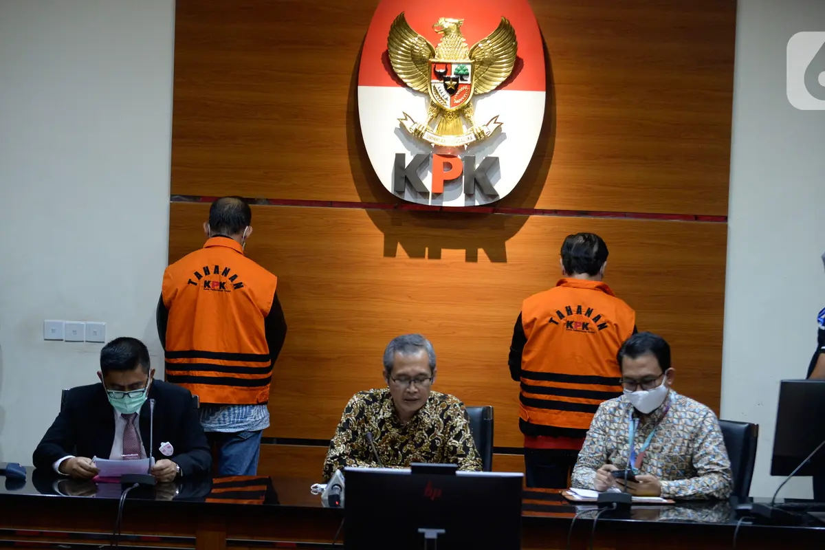 KPK Tunjukkan Tersangka Kasus Suap Saat Konferensi Pers