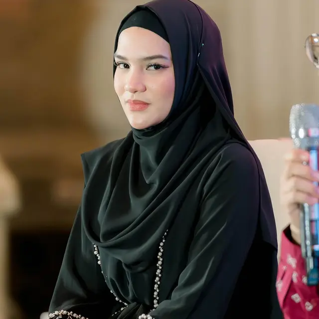 6 Artis Ini Mualaf Sejak Masa Sekolah, Tumbuh di Keluarga Beda Agama