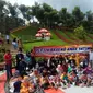 Yayasan Jumat Barokah Banjarnegara (JBB), Minggu (3/1/2021) mengajak 80 anak yatim di Banjarnegara untuk mengikuti kegiatan ‘Plesir Bareng Yatim’. (Foto: Liputan6.com/Heni Purwono)