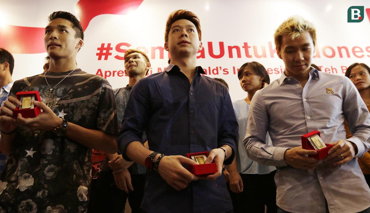 Atlet bulutangkis saat pemberian apresiasi dari McDonald's dan Teh Botol Sosro di Sarinah, Jakarta, Rabu (5/9/2018). Peraih medali dari cabor bulutangkis dan wushu mendapat penghargaan berupa logam mulia. (Bola.com/M Iqbal Ichsan)