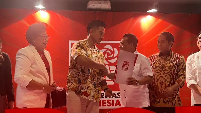 Ketua Umum PSI Kaesang Pangarep saat memberikan rekomendasi kepada 20 bakal calon kepala daerah (cakada) di Pilkada 2024.