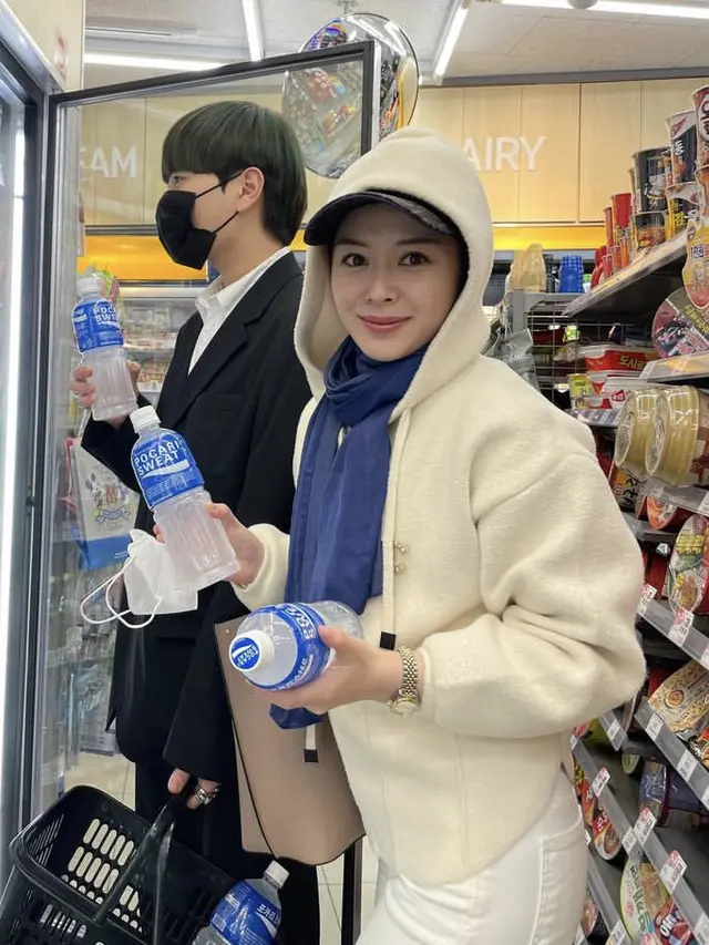 Potret Ayana Moon Kenakan Topi Hingga Hoodie, credit: @xolovelyayana