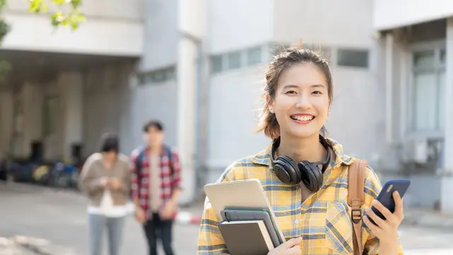 Masuk Kuliah Makin Siap! Cek Daftar Barang yang Penting Dimiliki Mahasiswa Baru
