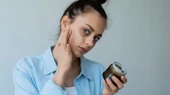 Apakah Penderita Autoimun Boleh Pakai Skincare (photo by freepik)