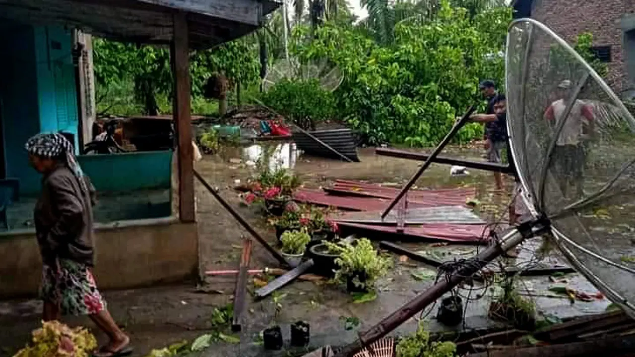 Puting beliung di Batu Bara Sumut