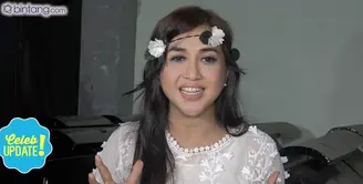 Paramitha Rusady merupakan artis yang wajahnya awet muda. Apa sih tipsnya?