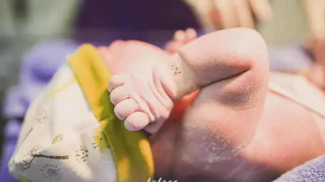 Laura Theux Lahirkan Anak Pertama, Ini 9 Potret Perjalanan Kehamilannya