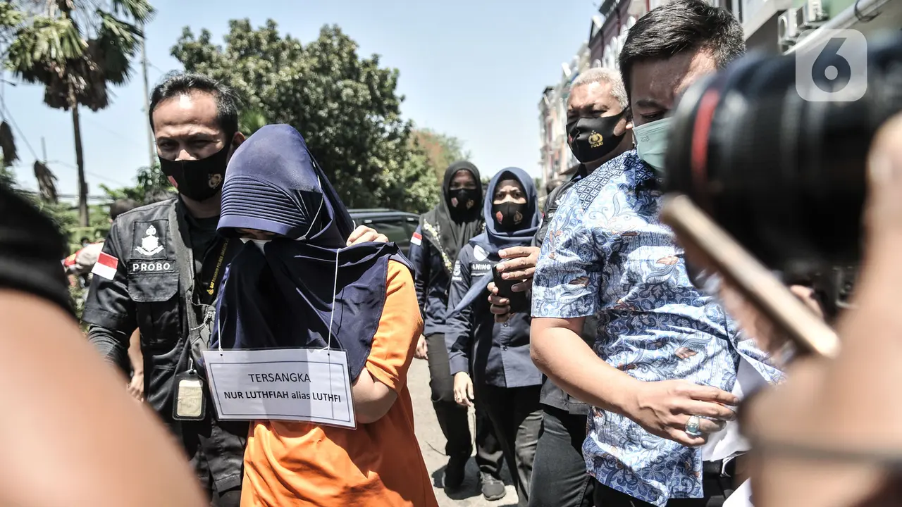 FOTO: Rekonstruksi Pembunuhan Bos Pelayaran di Kelapa Gading