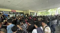 Massa Aksi Unjuk Rasa di Gedung Rektorat Universitas Pancasila. (Liputan6.com/Ady Anugrahadi)