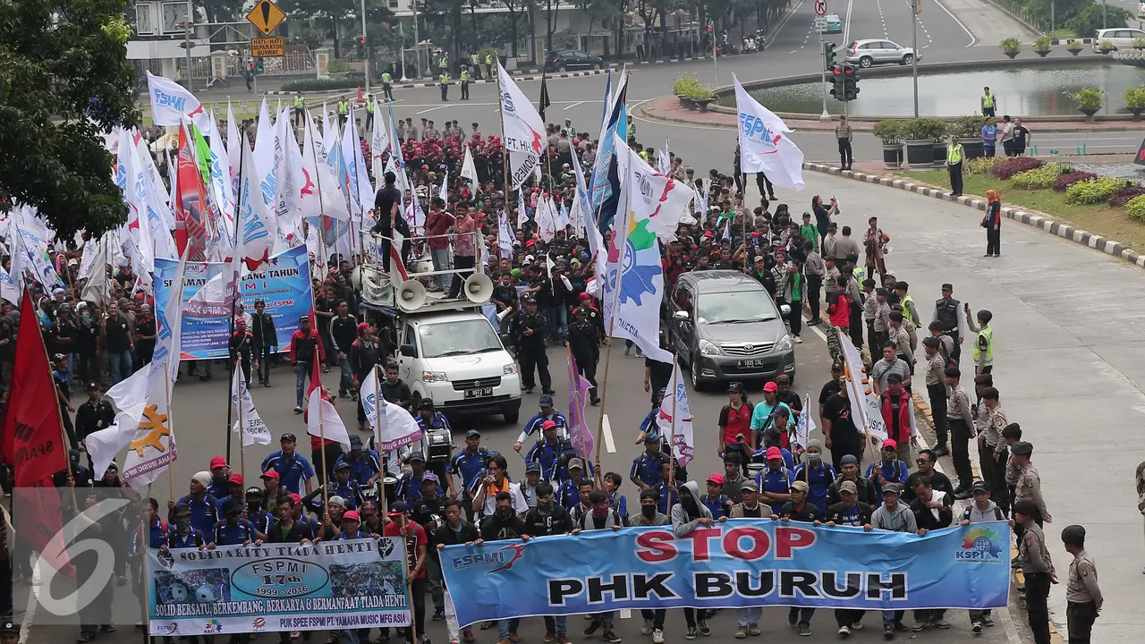 20160206-Buruh-Serbu-Istana-Merdeka-Jakarta-Angga-Yuniar