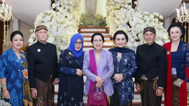 Keluarga Cendana Kembali Berkumpul di Pernikahan Cicit Soeharto. [@titieksoeharto]