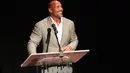 Aktor asal Hollywood, Dwayne Johnson, mengalami hal yang memalukan saat dirinya menghadiri Premier film komedi terbarunya Ballers, Florida, AS. (AFP/Bintang.com)