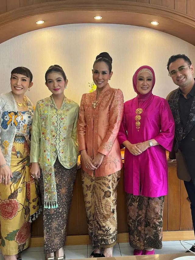 Selvi Ananda berkebaya (Instagram/raffinagita1717)