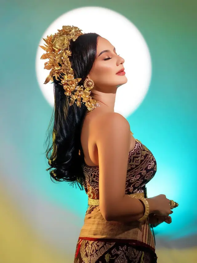 6 Gaya Marissa Nasution Jalani Pemotretan Pakai Baju Adat Bali, Anggun Banget