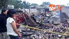 Dua karyawan warung sembako di Pondok Aren, Tangerang selatan, Banten, tewas terbakar. Dugaan sementara kebakaran di warung tersebut akibat hubungan pendek arus listrik. 