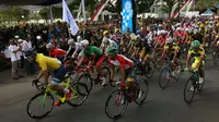 Jalannya balapan sepeda Internasional Tour de Banyuwangi Ijen (ITdBI) 2016 (Dian Kurniawan/Liputan6.com)