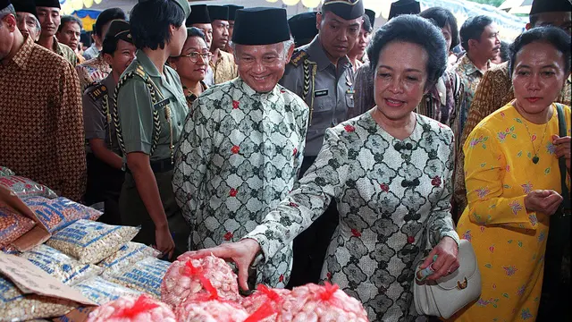 Wajah Ceria BJ Habibie Didampingi Ainun Memimpin Indonesia