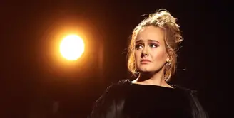 Adele terkenal miliki wajah yang lebih tua dari usianya. Ia bahkan belum menginjak 30 tahun (CHRISTOPHER POLK / GETTY IMAGES NORTH AMERICA / AFP)