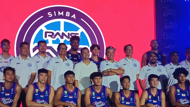 [Fimela] Raffi Ahmad dan Gading Marten di perkenalan tim Rans Simba Basketball