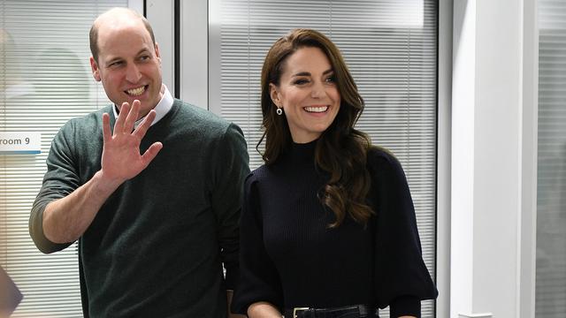 Kate Middleton Copot Cincin Tunangannya Saat Jalani Tugas Kerajaan Bareng Pangeran William