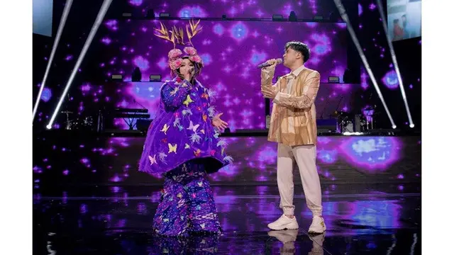 Mengaku Kangen Manggung, Ini 8 Kostum Nyentrik Ala Melly Goeslaw