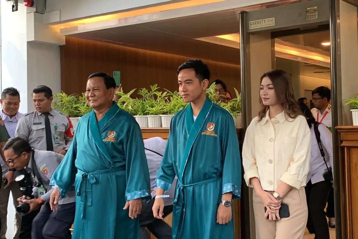Prabowo Subianto-Gibran Rakabuming Raka menjalani tes kesehatan di Rumah Sakit Pusat Angkatan Darat (RSPAD) Jakarta, Kamis (26/10/2023). (Merdeka.com/Nur Habibie)