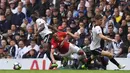 Striker Manchester United, Anthony Martial, terjatuh saat burusaha melewati pemain Tottenham Hotspur pada laga lanjutan Premier League, di Stadion White Hart Lane, Minggu (14/5/2017). Tottenham Hotspur meraih kemenangan 2-1. (AFP/ Ben Stansall)