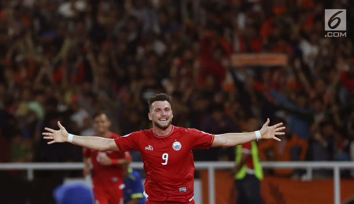 Pemain depan Persija, Marko Simic berlari merayakan gol yang dicetaknya ke gawang Tampines Rovers pada penyisihan grup H Piala AFC 2018 di Stadion GBK, Jakarta, Rabu (28/2). Persija unggul 4-1. (Liputan6.com/Helmi Fithriansyah)