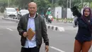 Direktur PT Humpuss Transportasi Kimia (HTK), Taufik Agustono menghindar dari kejarawan wartawan usai menjalani pemeriksaan penyidik KPK, Jakarta, Selasa (9/4). Taufik diperiksa terkait dugaan menerima suap kerjasama pengakutan dibidang pelayaran penggakutan Pupuk.(merdeka.com/Dwi Narwoko)