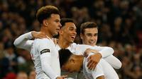Selebrasi gol kedua bagi timnas Inggris, Trent Alexander-Arnold pada menit ke-25 memanfaatkan umpan J. Sancho pada laga persabahatan kontra Amerika Serikat yang berlangsung di Stadion Wembley, Inggris. Timnas Inggris menang 3-0. (AFP/Ian Kington)