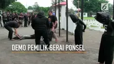 Ratusan pemilik gerai ponsel di Yogyakarta menggelar aksi demonstrasi.