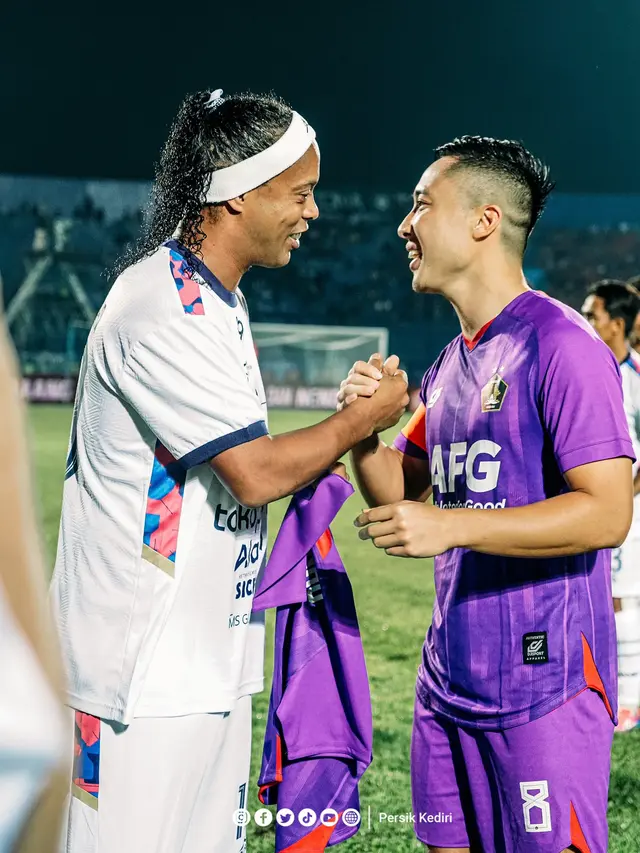 Ronaldinho dan Arthur Irawan di trofeo Meet the Star.