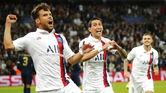 Penyerang Paris Saint-Germain, Angel Di Maria, melakukan selebrasi usai membobol gawang Real Madrid pada laga Liga Champions di Stadion Parc des Princes, Rabu (18/9/2019). PSG menang 3-0 atas Real Madrid. (AP/Francois Mori)