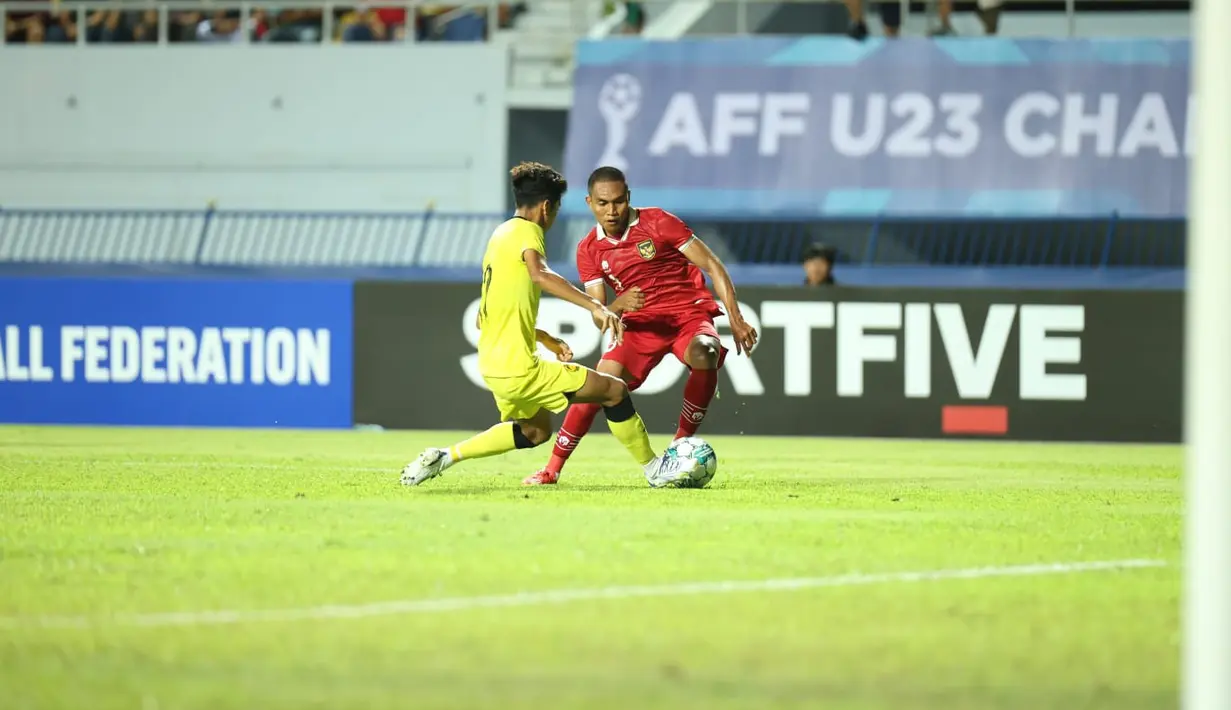 Pertandingan Timnas Indonesia U-23 saat menghadapi Malaysia U-23 pada laga pertama Piala AFF U-23 di Rayong Province Stadium, Thailand, Jumat (18/8/2023). (FOTO: Dok. PSSI)