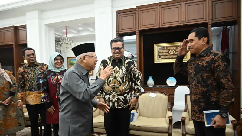 Wakil Presiden (Wapres) Ma’ruf Amin, saat menerima audiensi Komisaris Utama PT. Dana Tabungan dan Asuransi Pegawai Negeri (Taspen), Suhardi Alius beserta jajaran di Kediaman Resmi Wakil Presiden, Jakarta Pusat.