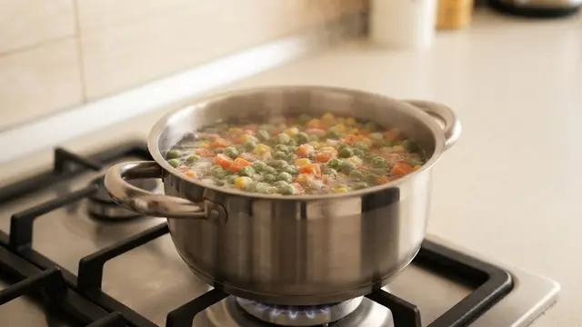 Trik Merebus Sayur Frozen agar Warna Tetap Hijau dan Kandungan Gizinya Terjaga
