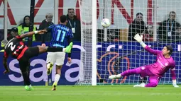 Gol tunggal kemenangan AC Milan dicetak oleh Pervis Estupinan pada menit ke-35. Dia menjebol gawang Yann Sommer memanfaatkan umpan dari Youssouf Fofana. (AFP/Stefano Rellandini)