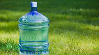 Bahaya di Balik Air Minum Kemasan Galon Isi Ulang