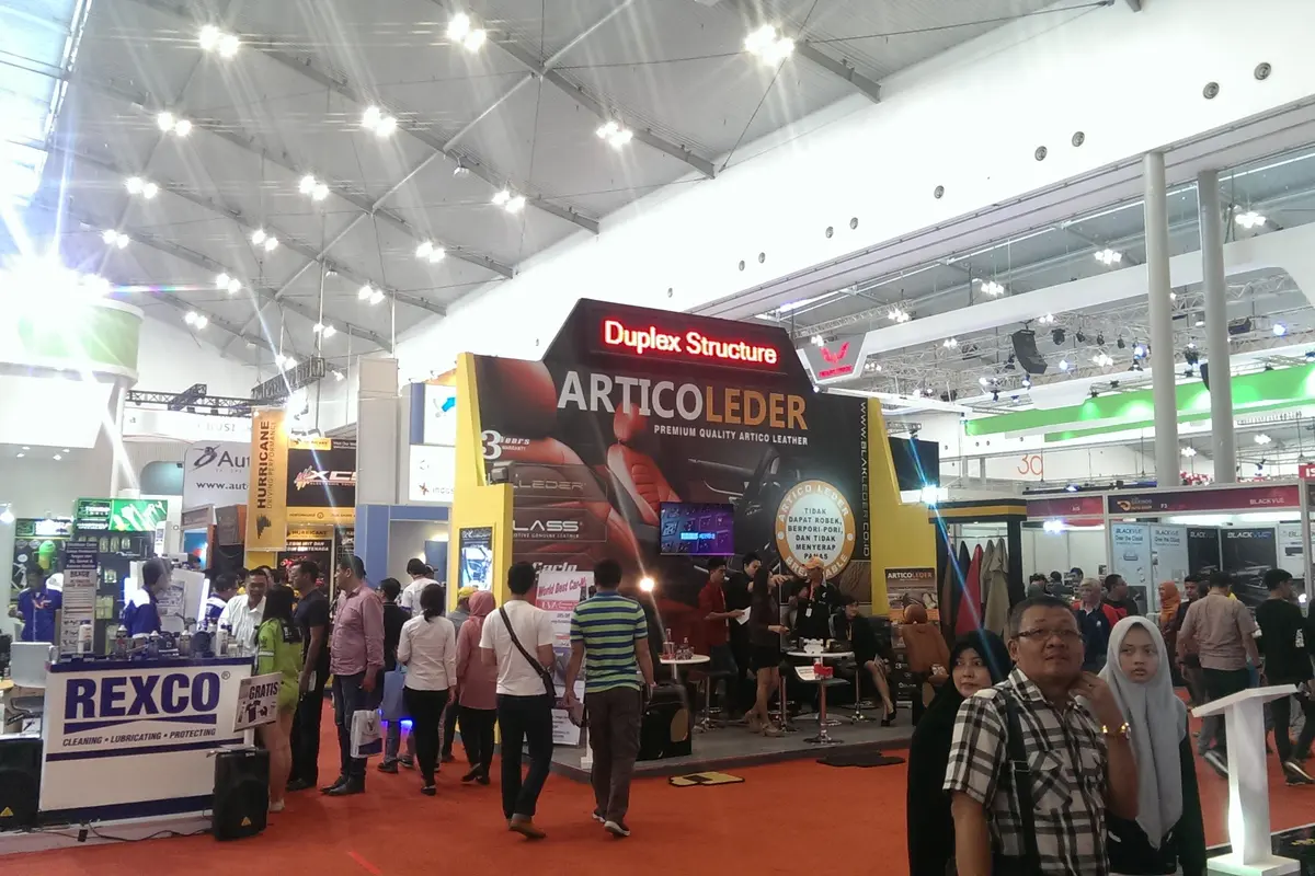 Suasana di Hall Aftermarket, GIIAS 2016