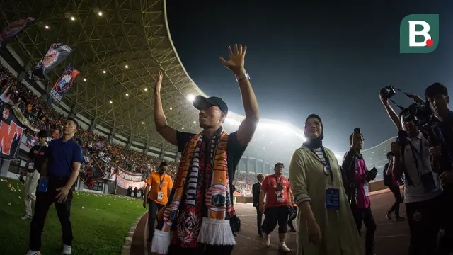 Foto: Tanda Cinta Persija Jakarta untuk Ismed Sofyan Sang Legenda