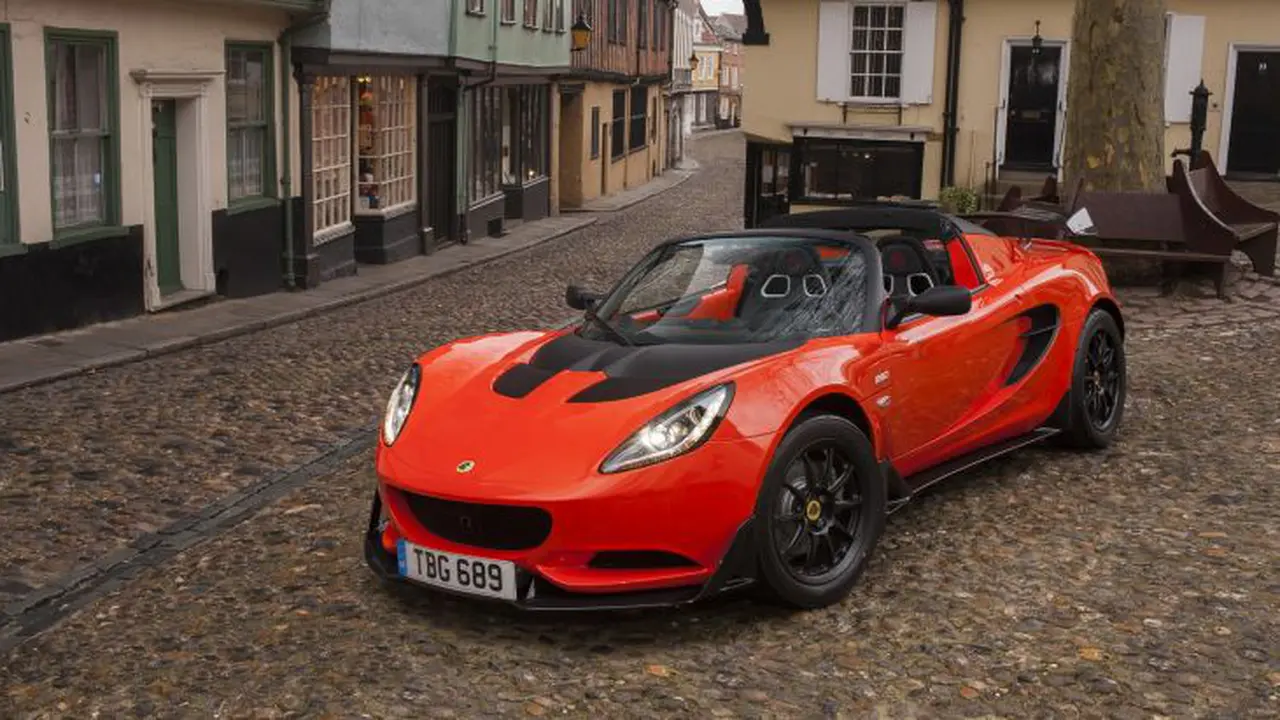 Duet Mobil Sport Lotus Siap Pikat Panggung Jenewa