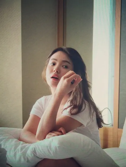 Selain menjadi seorang aktris, Song Hye Kyo juga didapuk menjadi duta brand kosmetik ternama. Bahkan Hye Kyo juga dinobatkan sebagai 100 wanita cantik didunia setiap tahunnya. (viainstagram@kyo1122/Bintang.com)