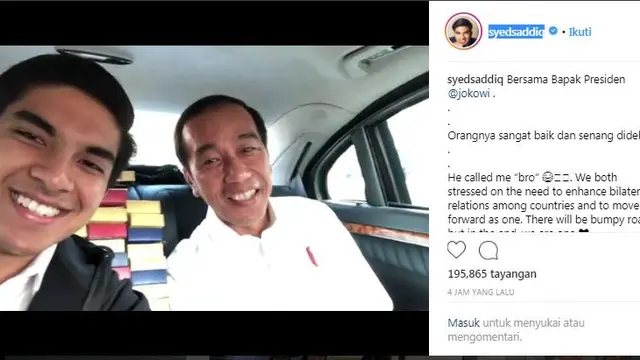 Momen akrab Jokowi dan Menpora Malaysia Syed Saddiq Abdul Rahman terekam jelas di sela-sela meninjau persiapan Asian Games di Palembang, Sumatera Selatan. (Foto: Instagram/syedsaddiq)