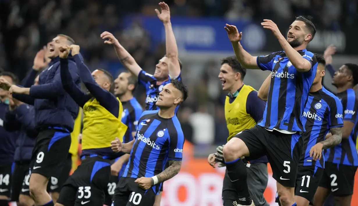 <p>Inter Milan kini menunggu lawan di final yang baru ketahuan keesokan harinya. Kemungkinan Inter akan bertemu Fiorentina yang saat ini sudah unggul 2-0 atas Cremonese. (AP Photo/Luca Bruno)</p>